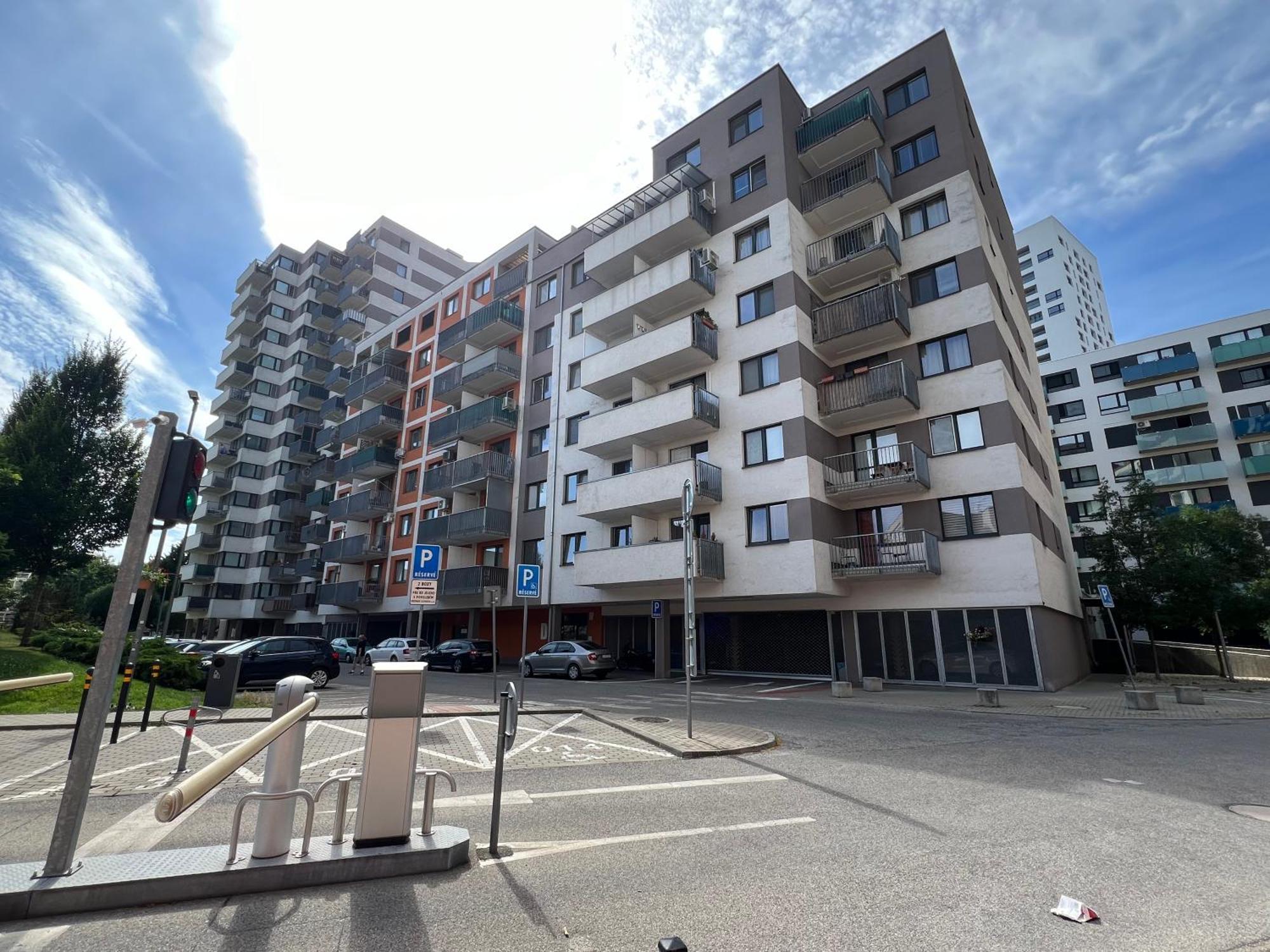 Apartment Jegeho Bratislava - Tipos Arena Buitenkant foto